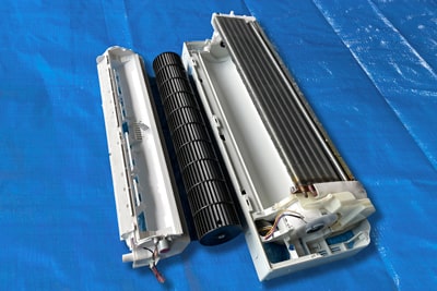 エアコンの分解洗浄クリーニング承ります。